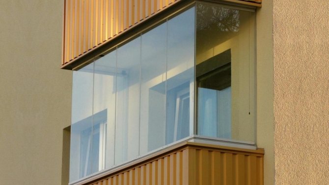 Frameless balcony glazing technology