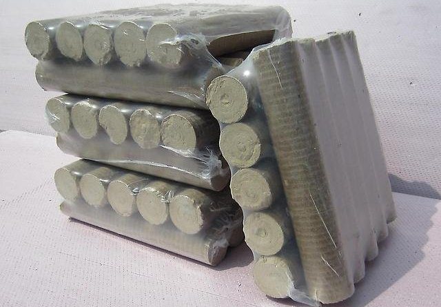 Cellophane packaging of fuel briquettes