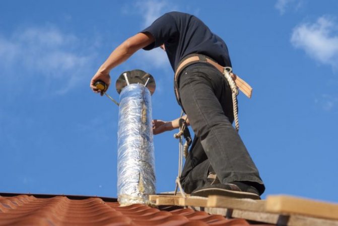 Cómo aislar una tubería de chimenea de amianto, ladrillo, canales metálicos