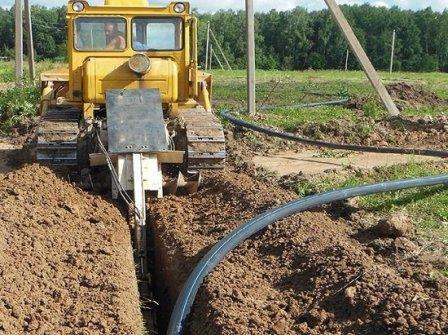 La pression d'eau dans la maison dépend de la qualité de l'installation des tuyaux, du bon choix de leur diamètre, de l'emplacement de la source par rapport aux appareils de consommation. Utile