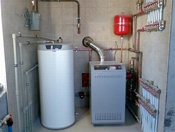 Double-circuit boiler na may isang boiler na konektado sa system