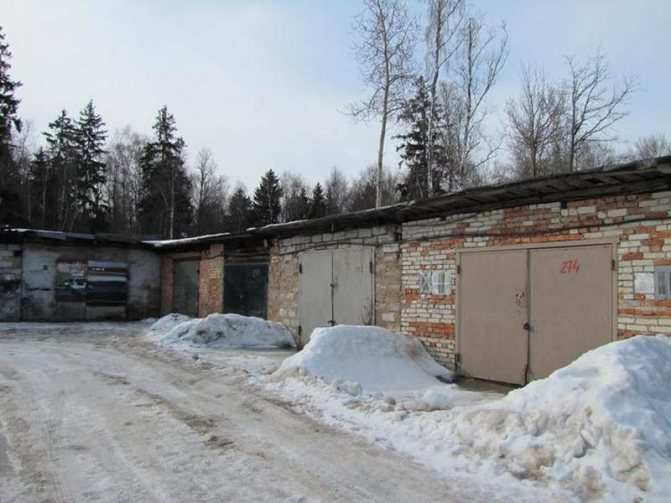 Garagengenossenschaft im Winter