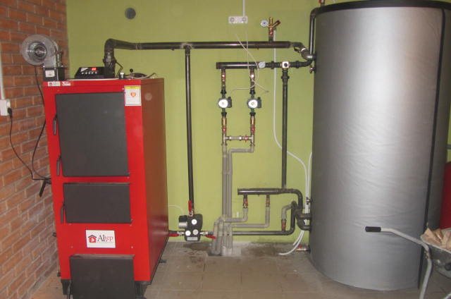 Where to install a hydraulic accumulator for heating systems