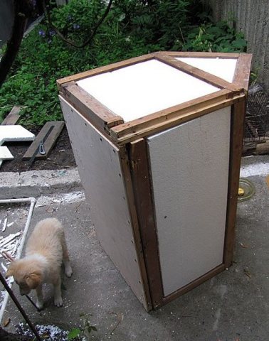 How and what to insulate a doghouse for the winter inside the photo