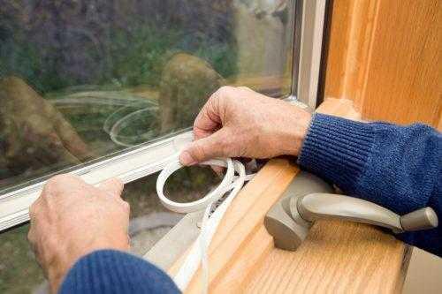 How to glue the seal on the windows.How to choose how to glue self-adhesive window insulation 01