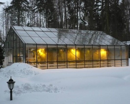 Kuinka tarjota kasvihuoneen lämmitys talvella omin käsin