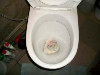 Hvordan fjernes vand fra toilettet om vinteren?