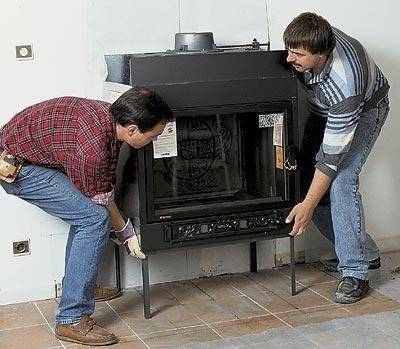 Cómo instalar una estufa de chimenea en una casa de madera.