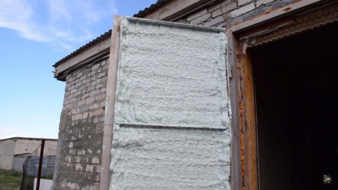 How to insulate an iron door