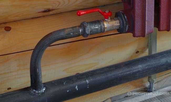 Which pipes are best suited for heating a private house