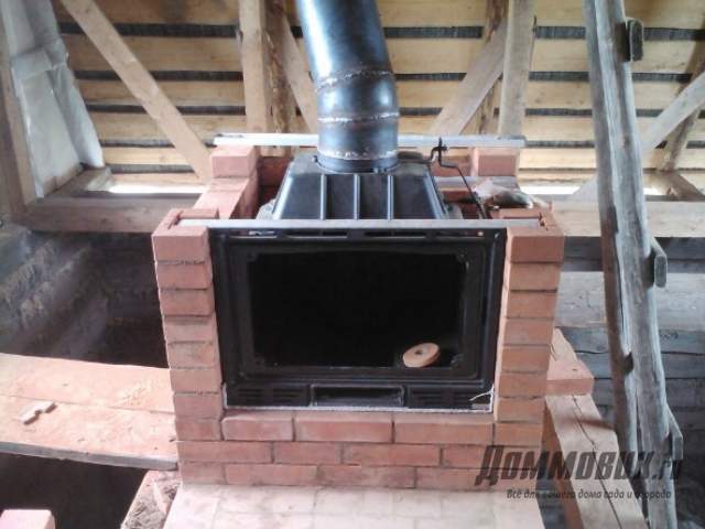 Do-it-yourself fireplace with a cast-iron firebox