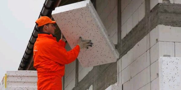 Insulate a brick house with foam