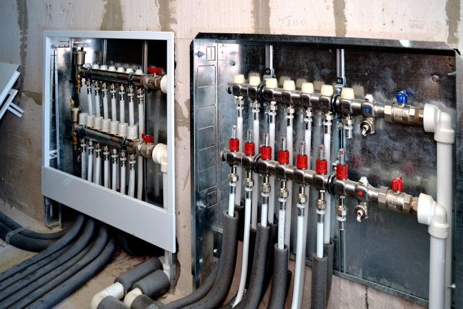 Manifold cabinet