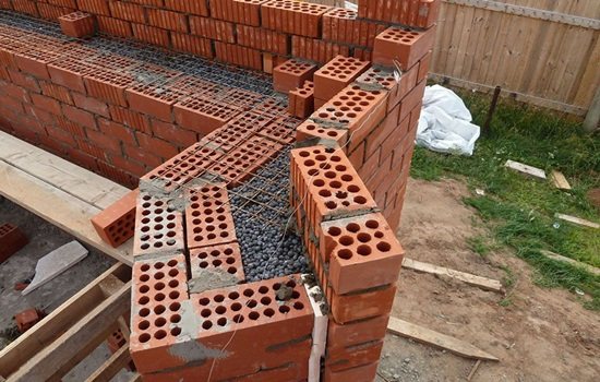 Well masonry of brick walls - arrangement technique