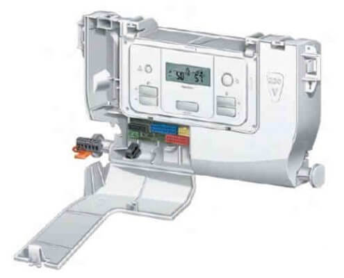 kopplingsplint markerad som X17 (i den svarta figuren till vänster) i 24 V-facket på kontrollpanelen på Protherm Gepard (Panther) gaspanna