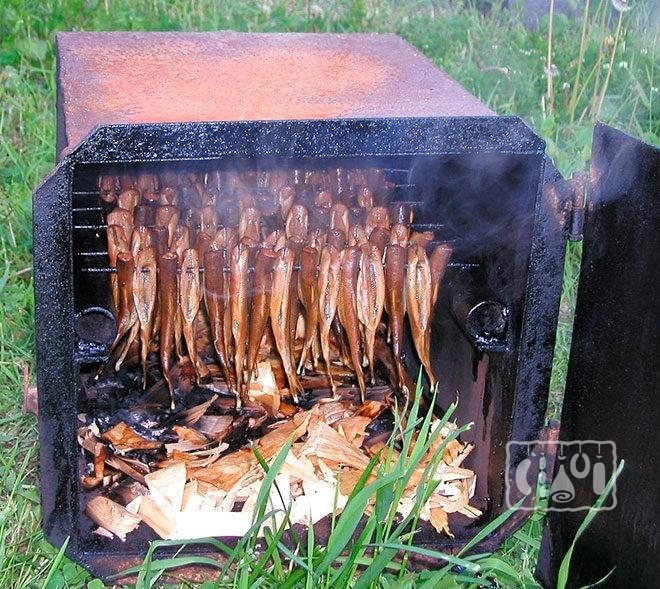 Do-it-yourself smokehouse from the oven