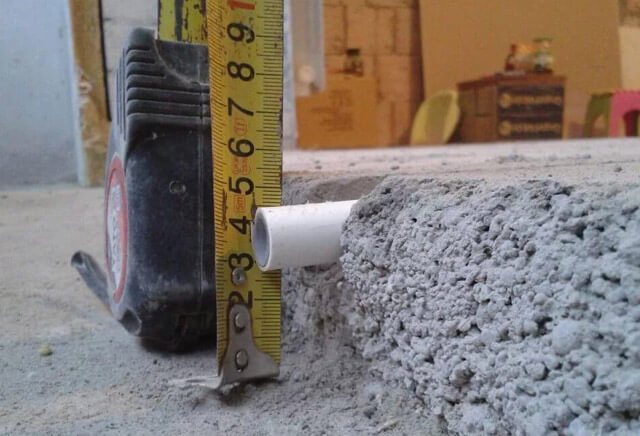 maximum thickness of the screed over a water-heated floor