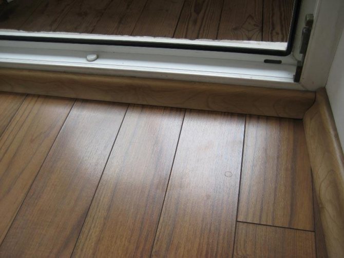 Installation of skirting boards on the balcony