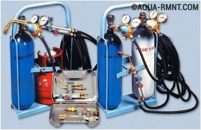 Un conjunto de equipos y consumibles para soldadura por gas.