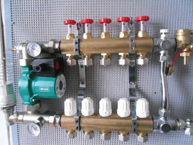 Bomba de calefacció per terra radiant: com triar, on posar-la, com calcular la potència