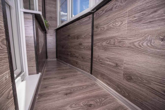 hoàn thiện ban công bằng laminate