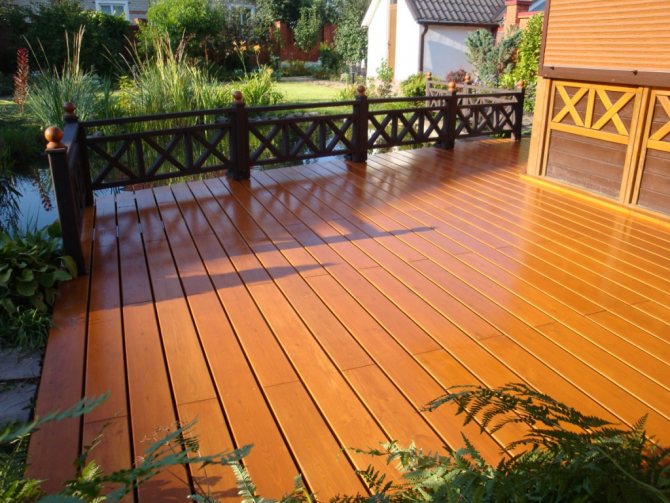 O piso do deck adicionará uma aparência única à aparência geral