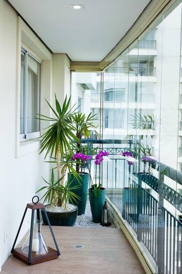 Panoramic glazing of a balcony: types and features of technology