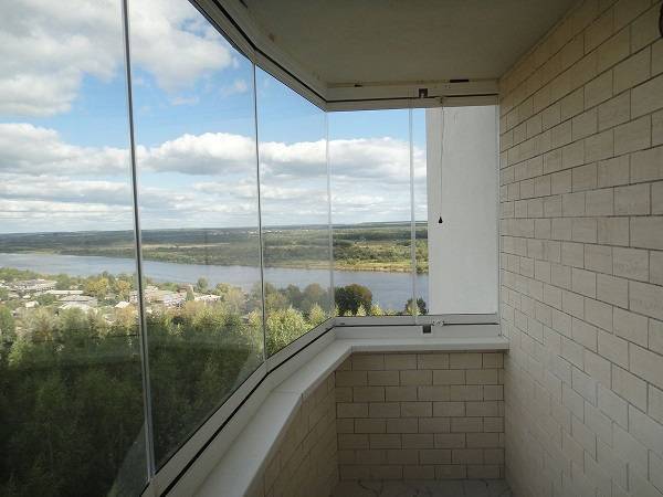 Panoramic glazing of a balcony: types and features of technology