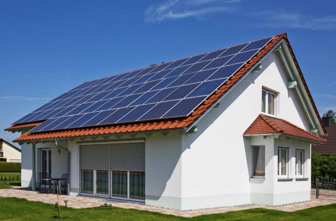 Before buying solar panels for a private house, you should carefully study the features of their operation.