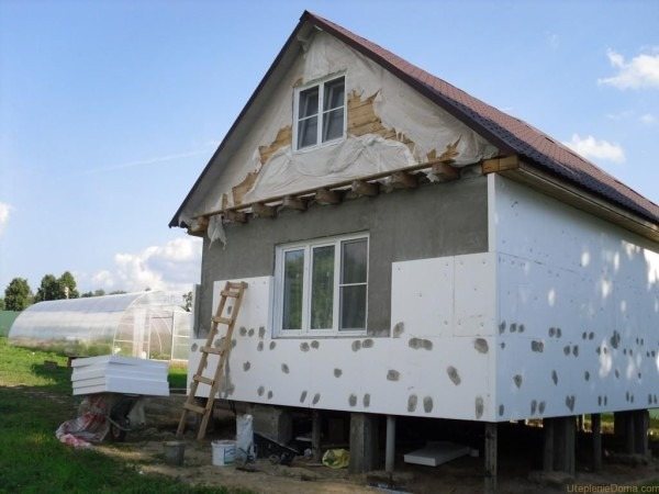 Preparing the walls before installing the ventilation facade