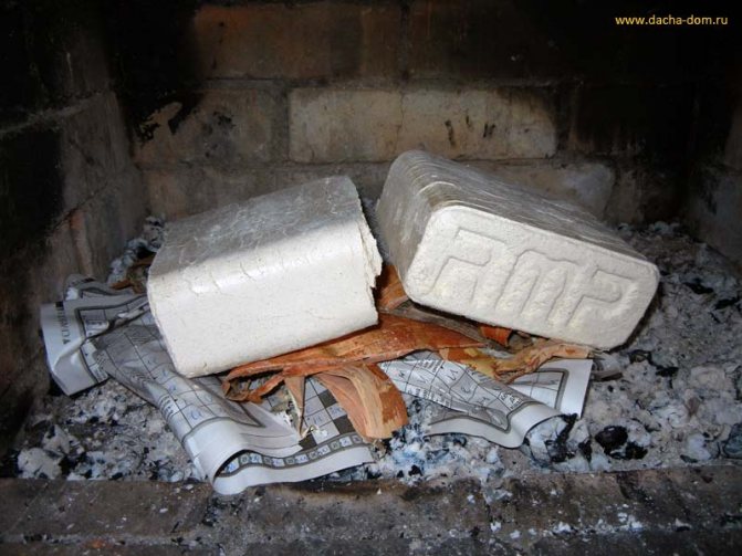 Ignition of the stove using special combustible briquettes