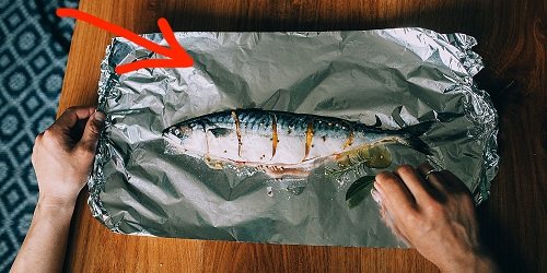 pescado en papel de aluminio