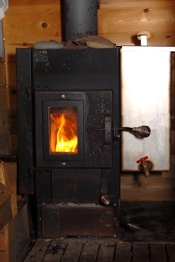 Homemade metal stove for a bath