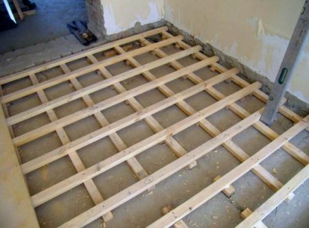 Step between floor joists