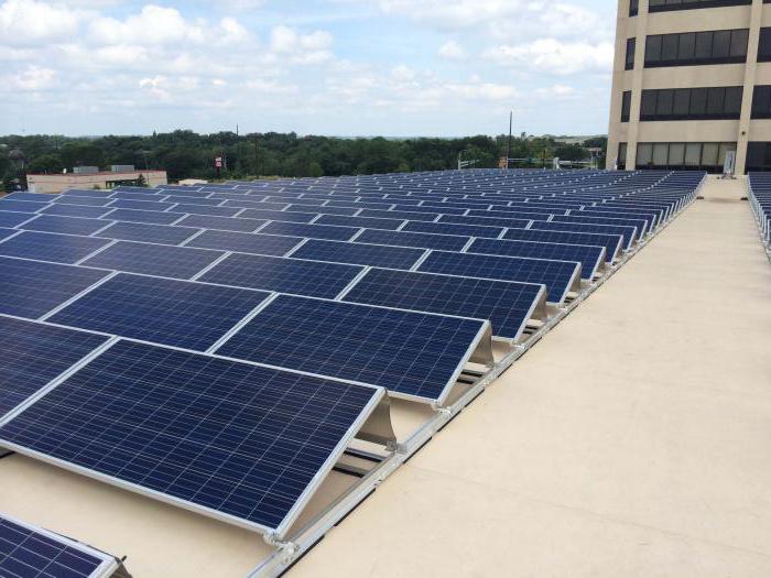 zonnepanelen voor een appartement op het balkon