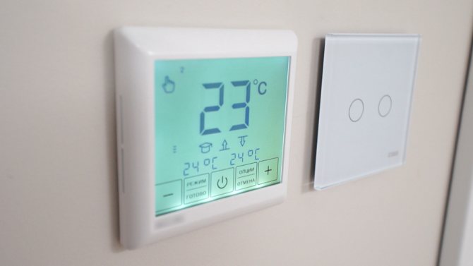 Met de thermostaat kun je een infrarood vloerverwarming regelen door de gewenste temperatuur in te stellen