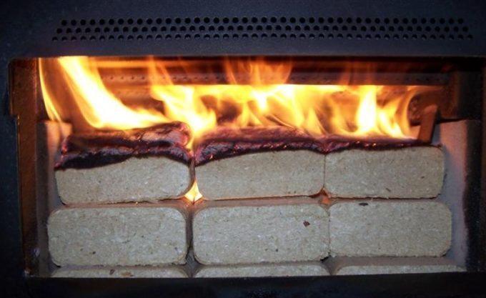 Heating with sawdust briquettes