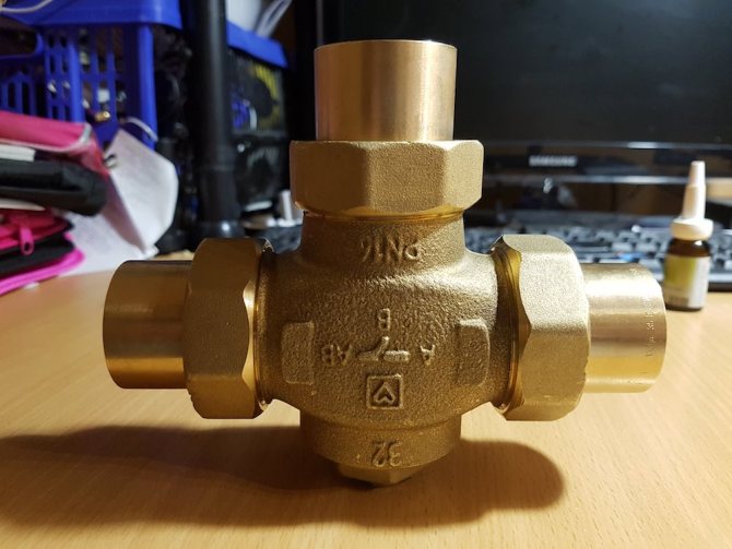 Three-way valve for underfloor heating