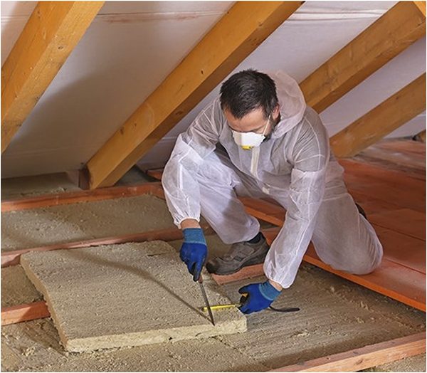 Laying mineral wool on the floor