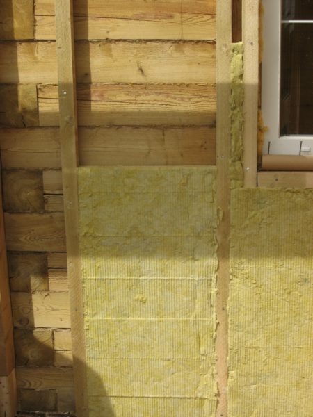 Laying mineral wool in the space between the racks