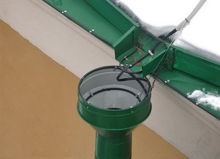 Reinforcement of heating in the drain funnel