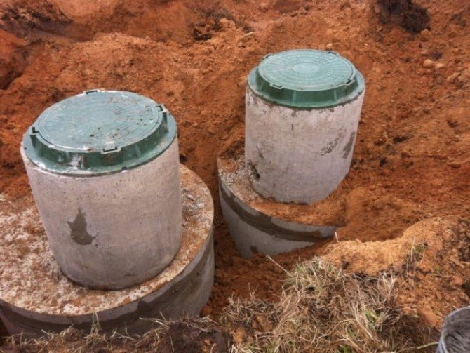 Installation of concrete rings in a cesspool