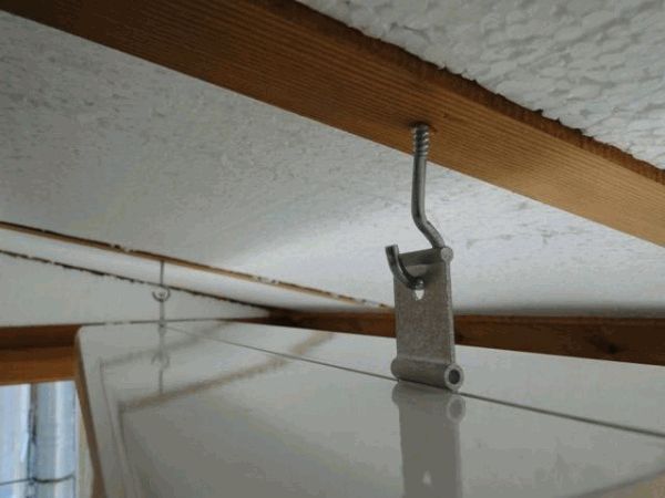 Installazione di un riscaldatore a infrarossi sul soffitto