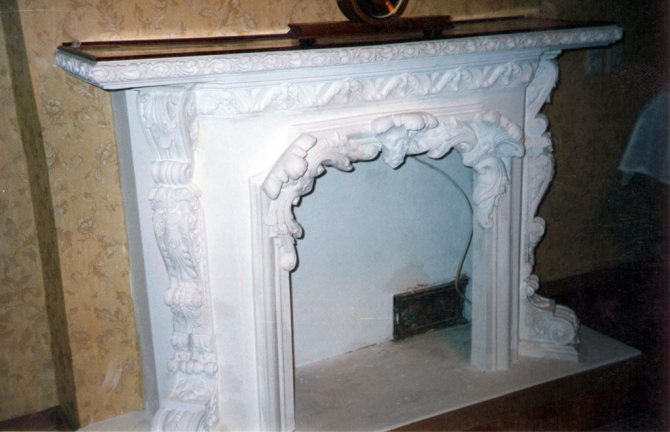 Installation of a fireplace portal made of polyurethane