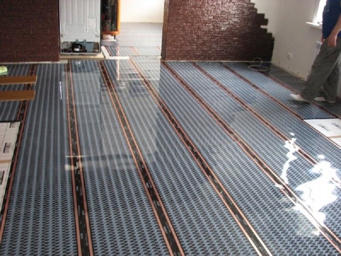 Floor heating installation