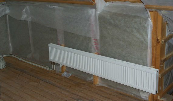 Installation of a steel convector for hot water heating