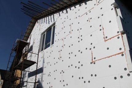 Insulation of the facade outside the house