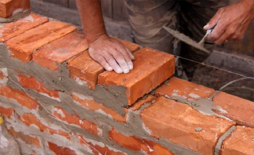 Insulation of brick walls from the outside during masonry