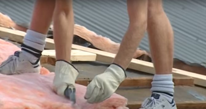 Insulation of the roof from corrugated board - important points