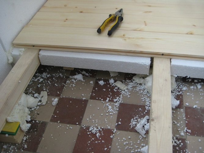 Floor insulation with foam